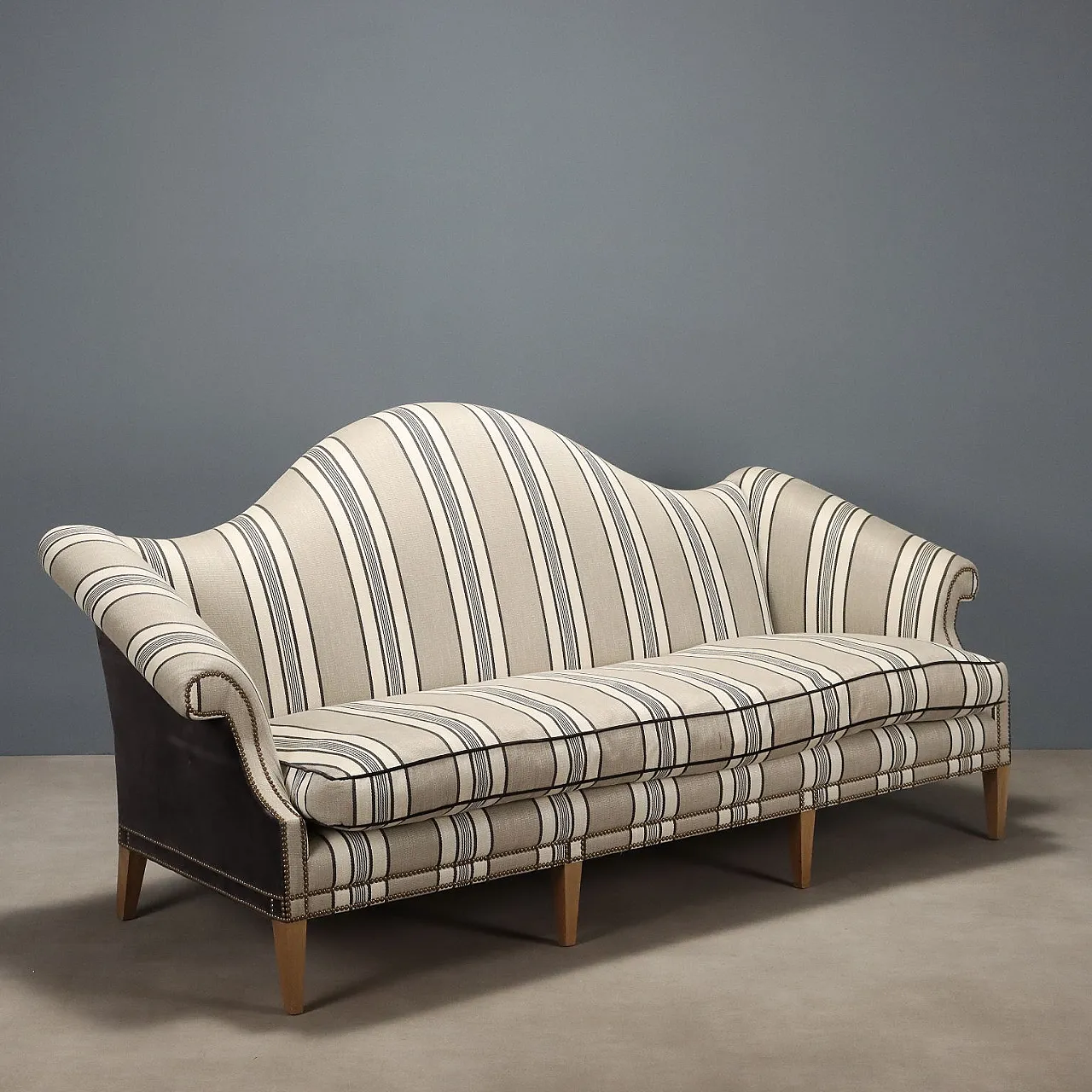 Divano in faggio tronco-piramidale, '900 1