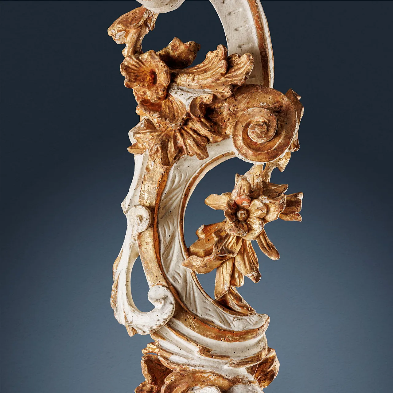 Pair of candle-holders in laquered & gilded carved pine, 1750s 4