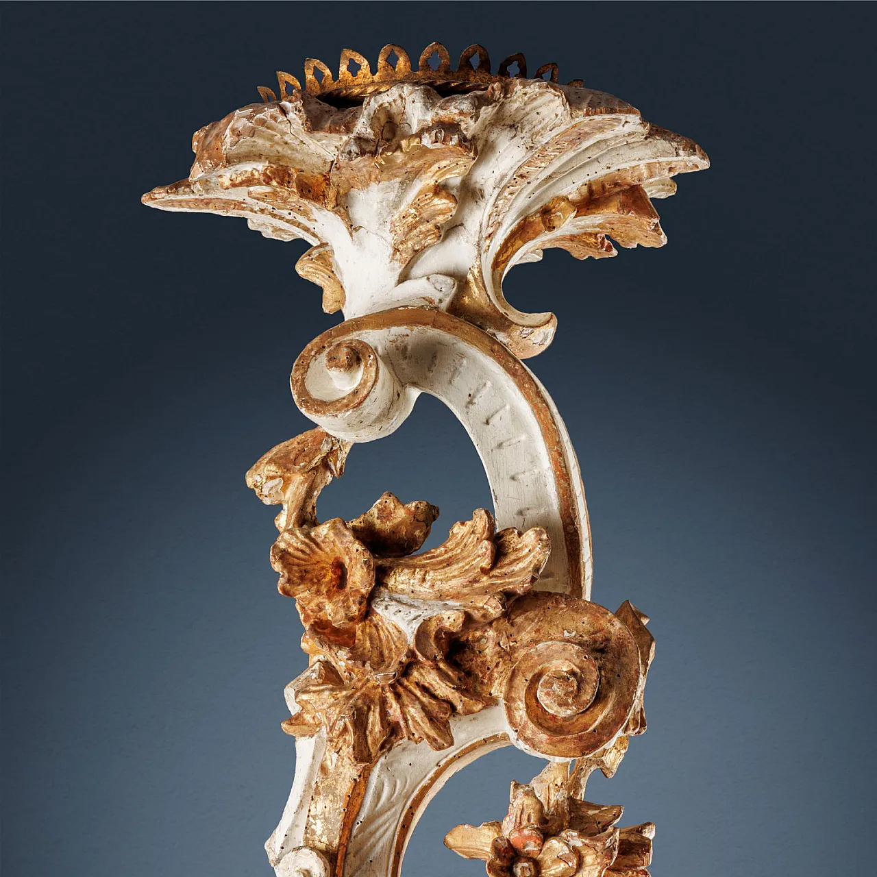 Pair of candle-holders in laquered & gilded carved pine, 1750s 5