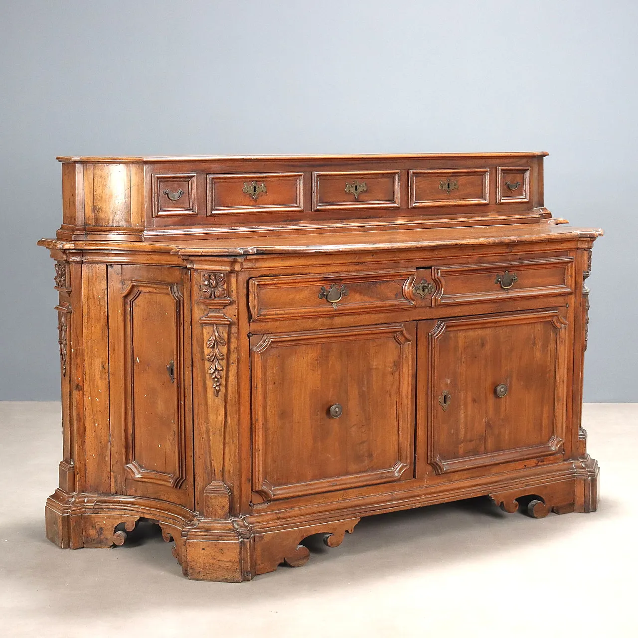Credenza barocca in noce con schienale a cinque cassetti, '600 1
