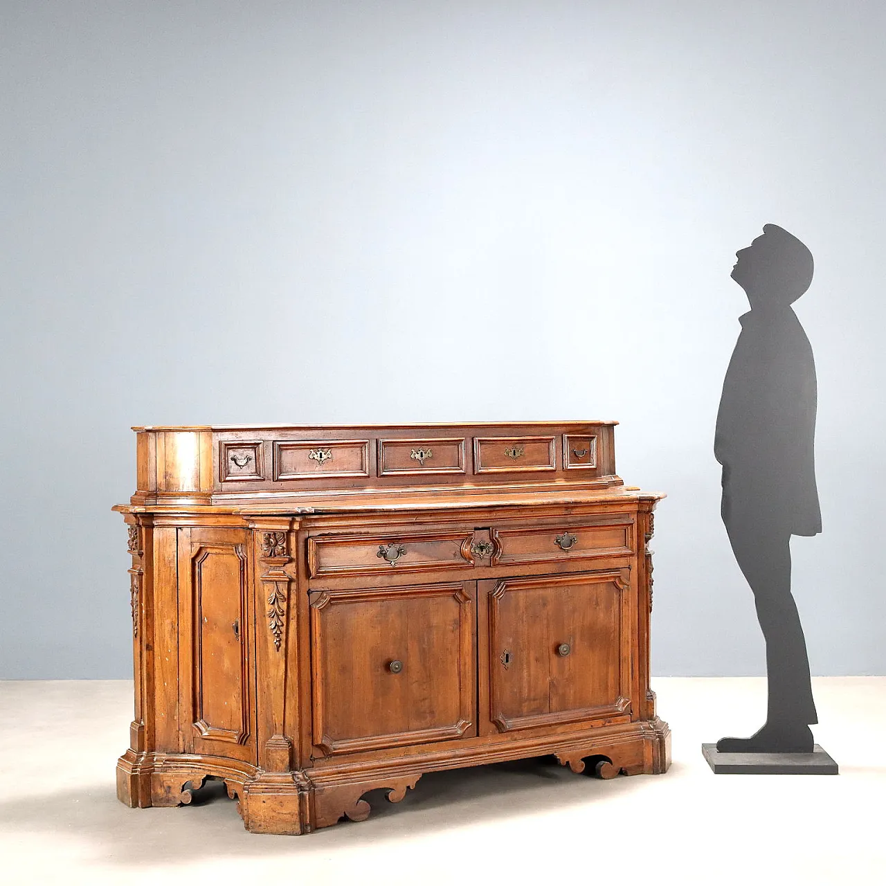 Credenza barocca in noce con schienale a cinque cassetti, '600 2