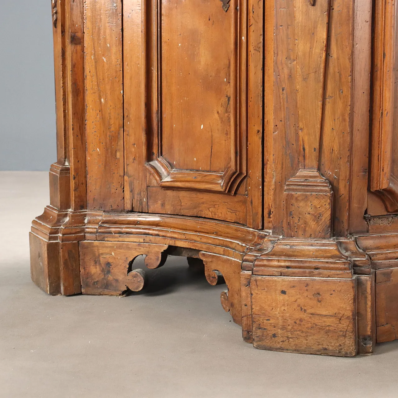 Credenza barocca in noce con schienale a cinque cassetti, '600 3