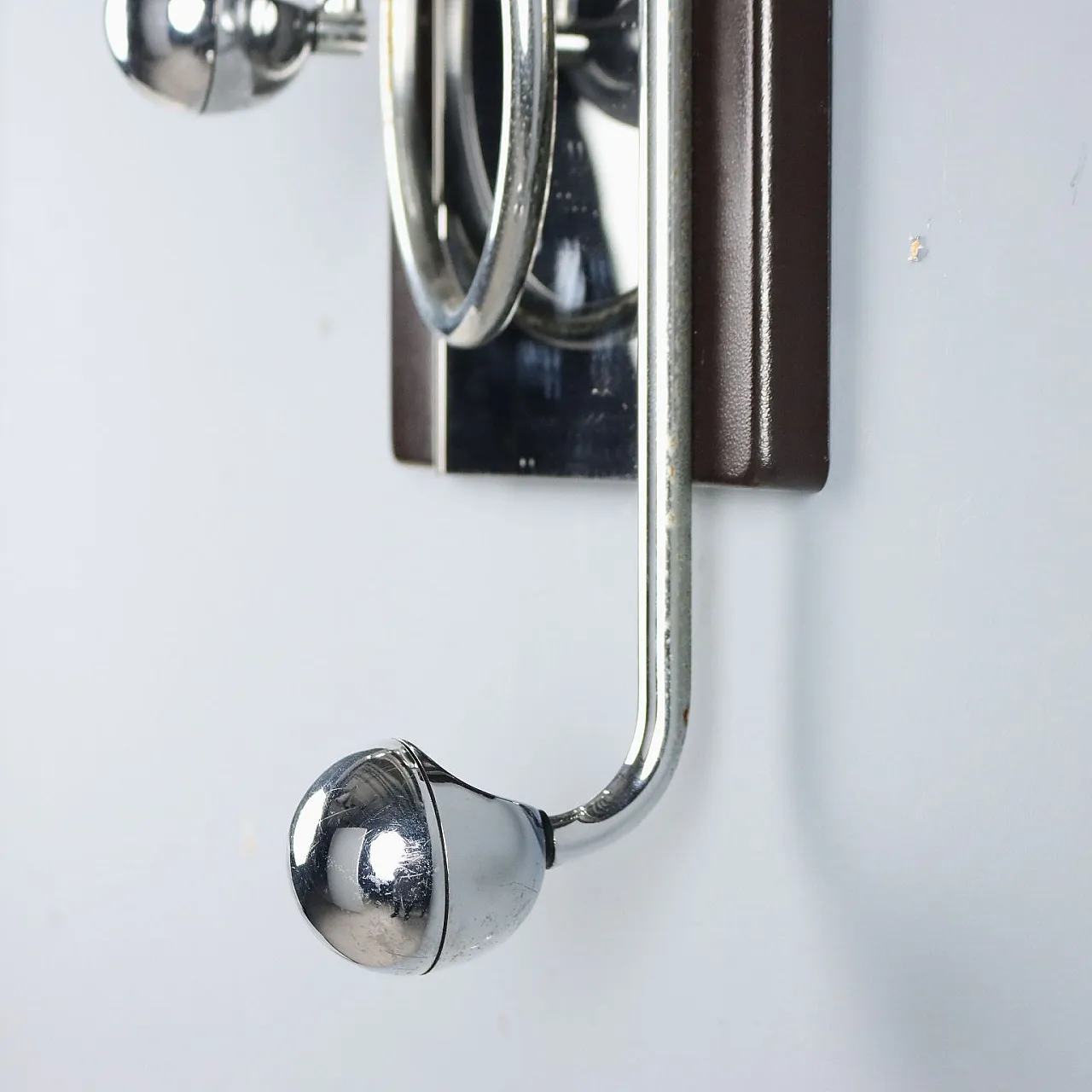 4 Appendiabiti in plastica e metallo cromato, '900 5