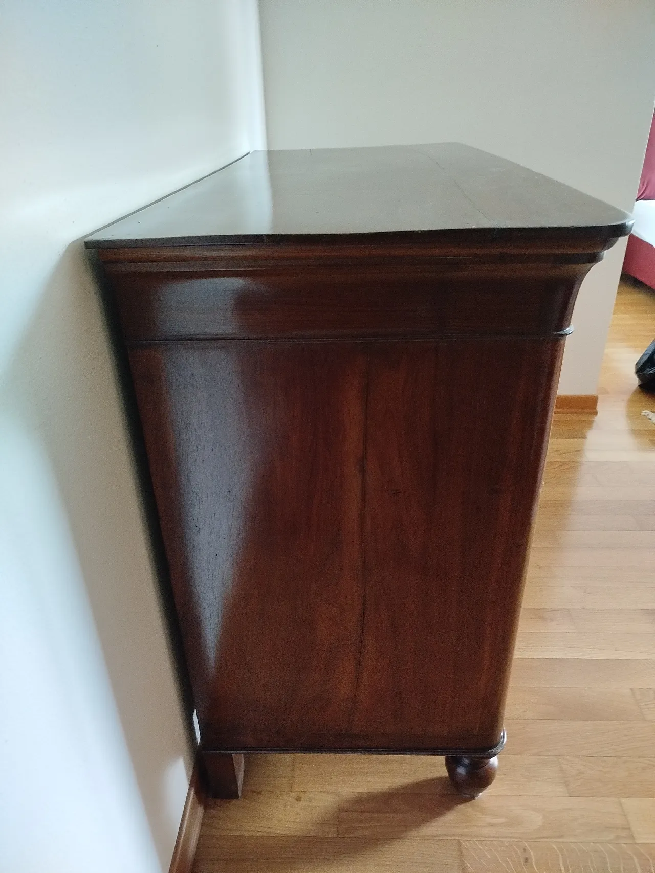 Solid walnut chest of drawers, mid-19th century 4