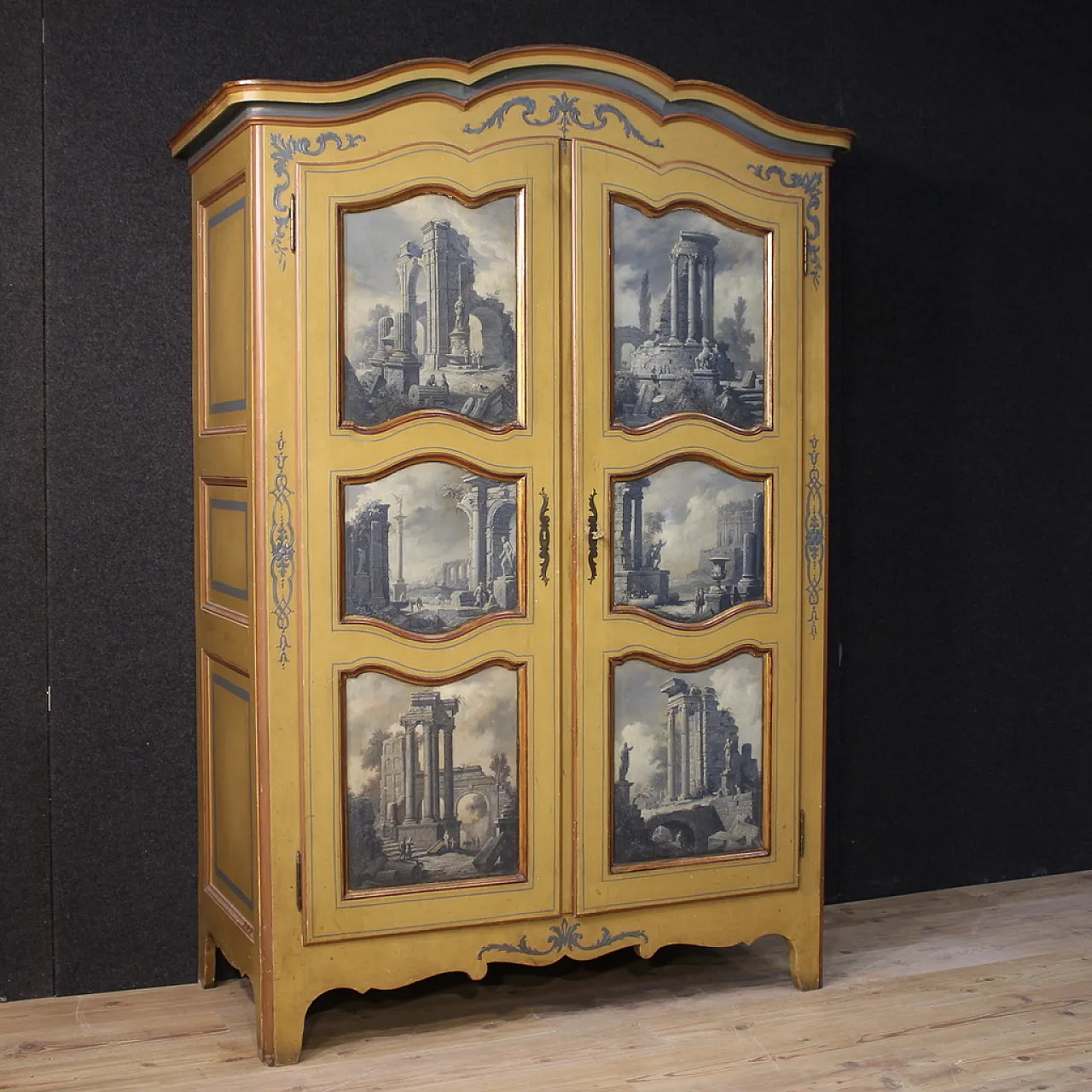 Piedmontese lacquered, gilded and painted wardrobe, 20th century 1
