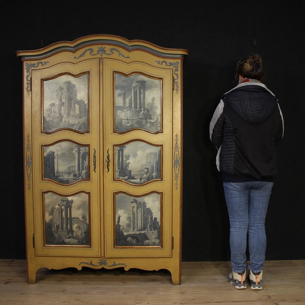 Piedmontese lacquered, gilded and painted wardrobe, 20th century 2