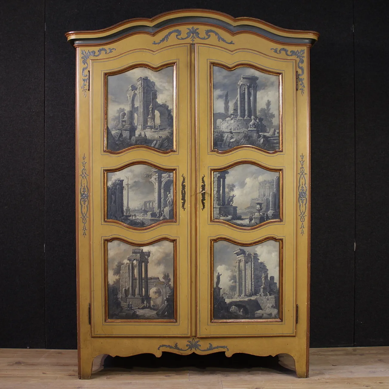 Piedmontese lacquered, gilded and painted wardrobe, 20th century 3