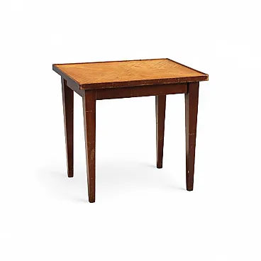 Tavolino in faggio tinto e legno impiallacciato mogano, '900