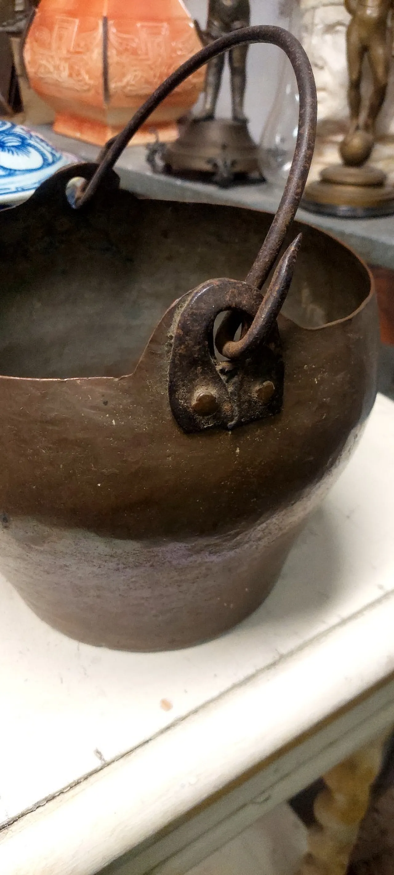 Secchio per acqua in rame sbalzato con manici in ferro, '700 9