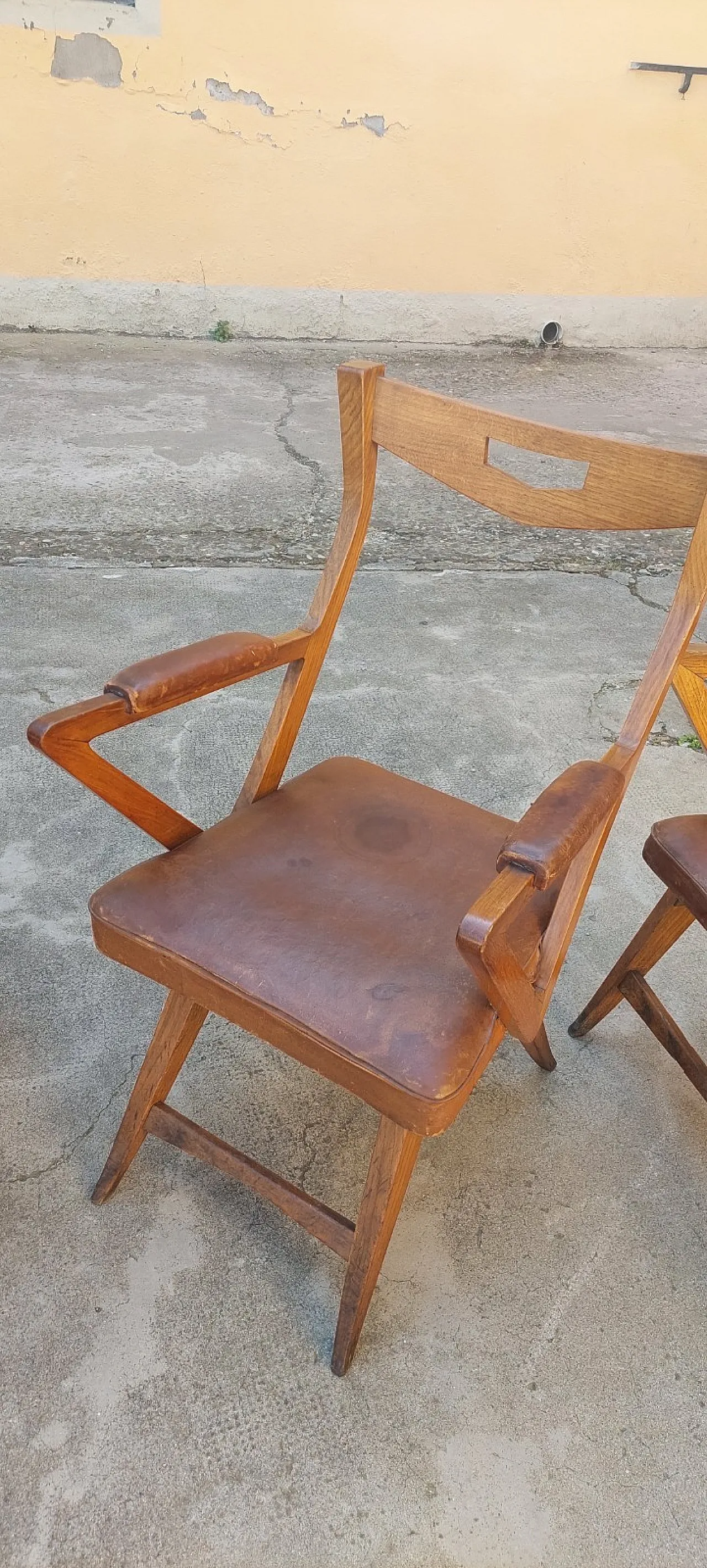 3 Poltroncine in rovere con braccioli e schienale mossi, anni '50 8