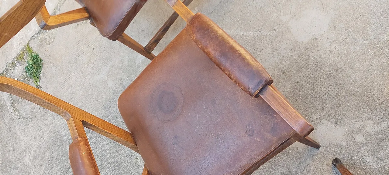 3 Poltroncine in rovere con braccioli e schienale mossi, anni '50 13