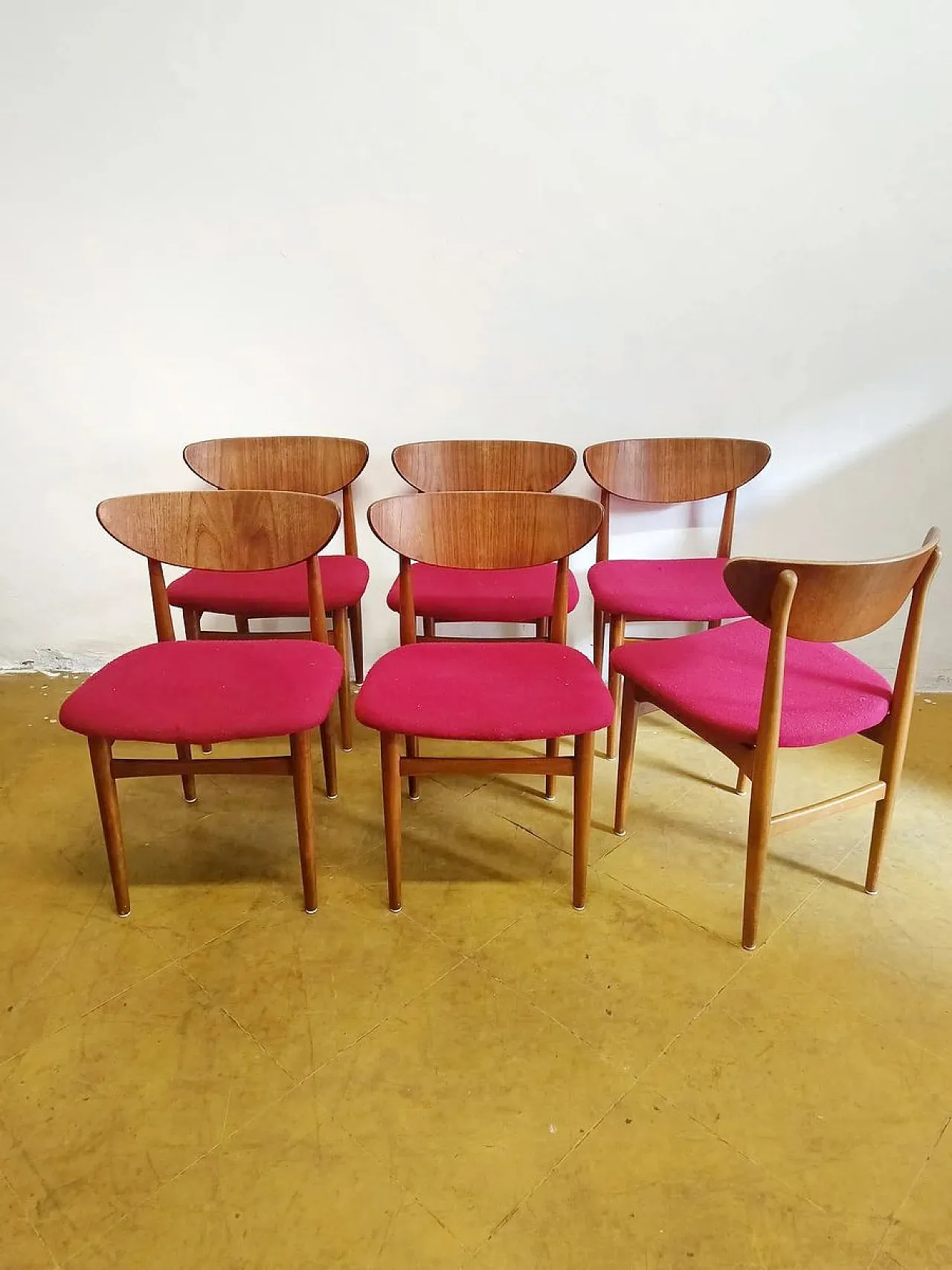 6 fuchsia chairs, Denmark, 1950s 1
