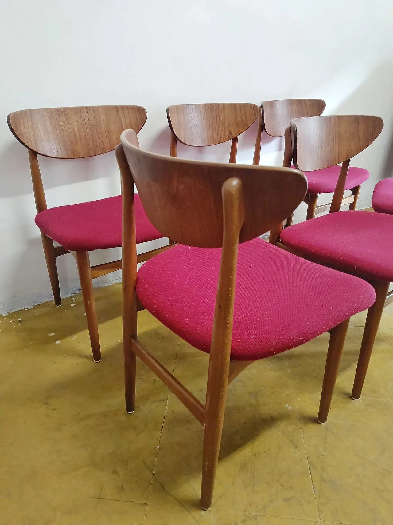 6 fuchsia chairs, Denmark, 1950s 2