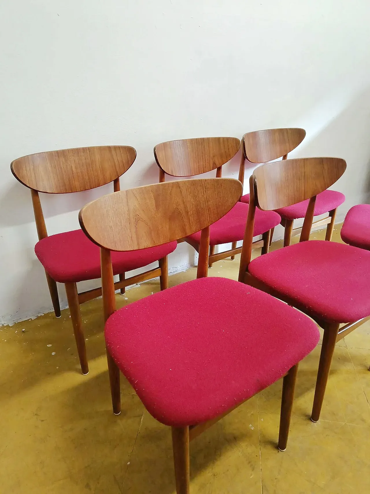 6 fuchsia chairs, Denmark, 1950s 3