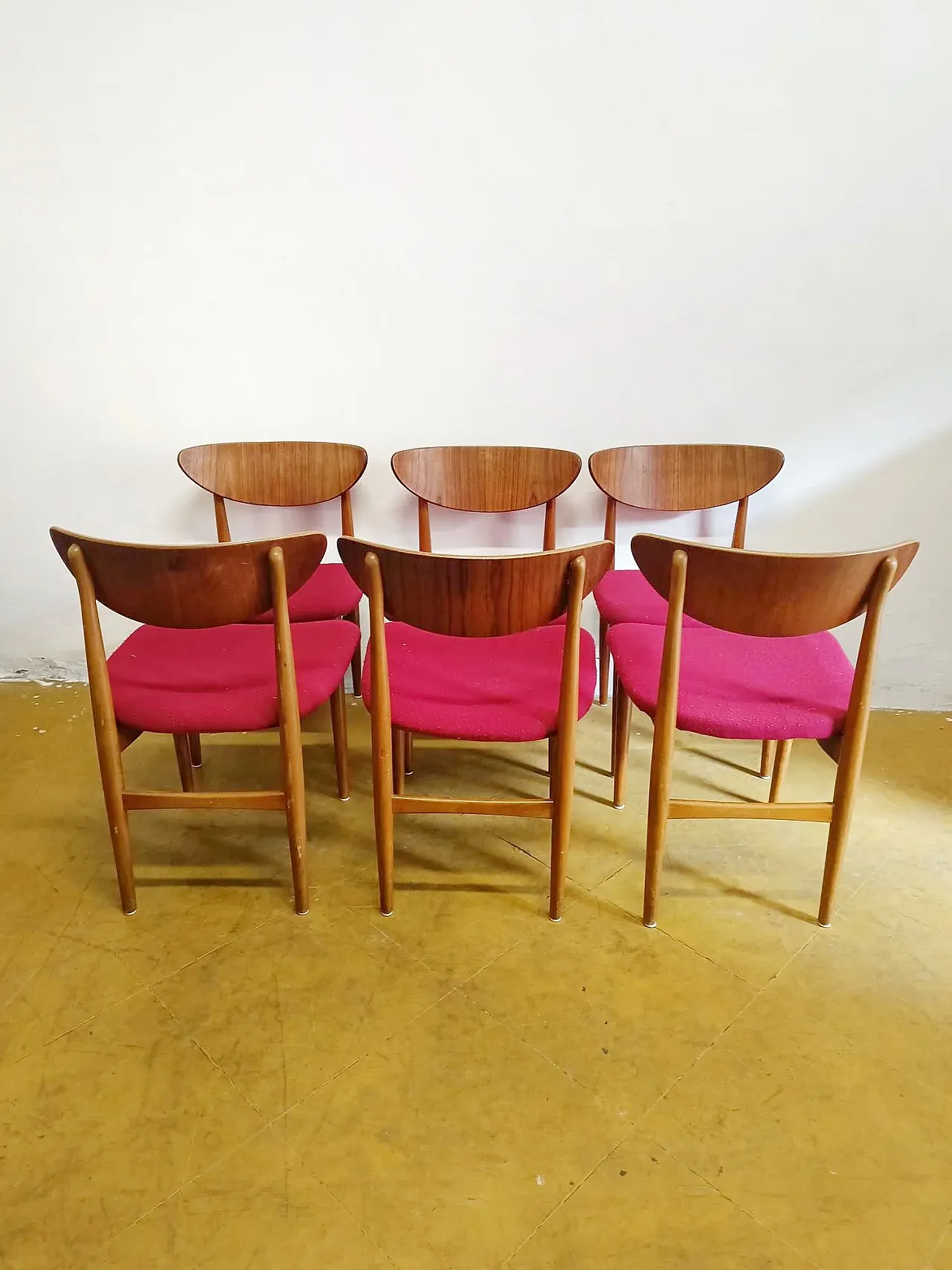 6 fuchsia chairs, Denmark, 1950s 4