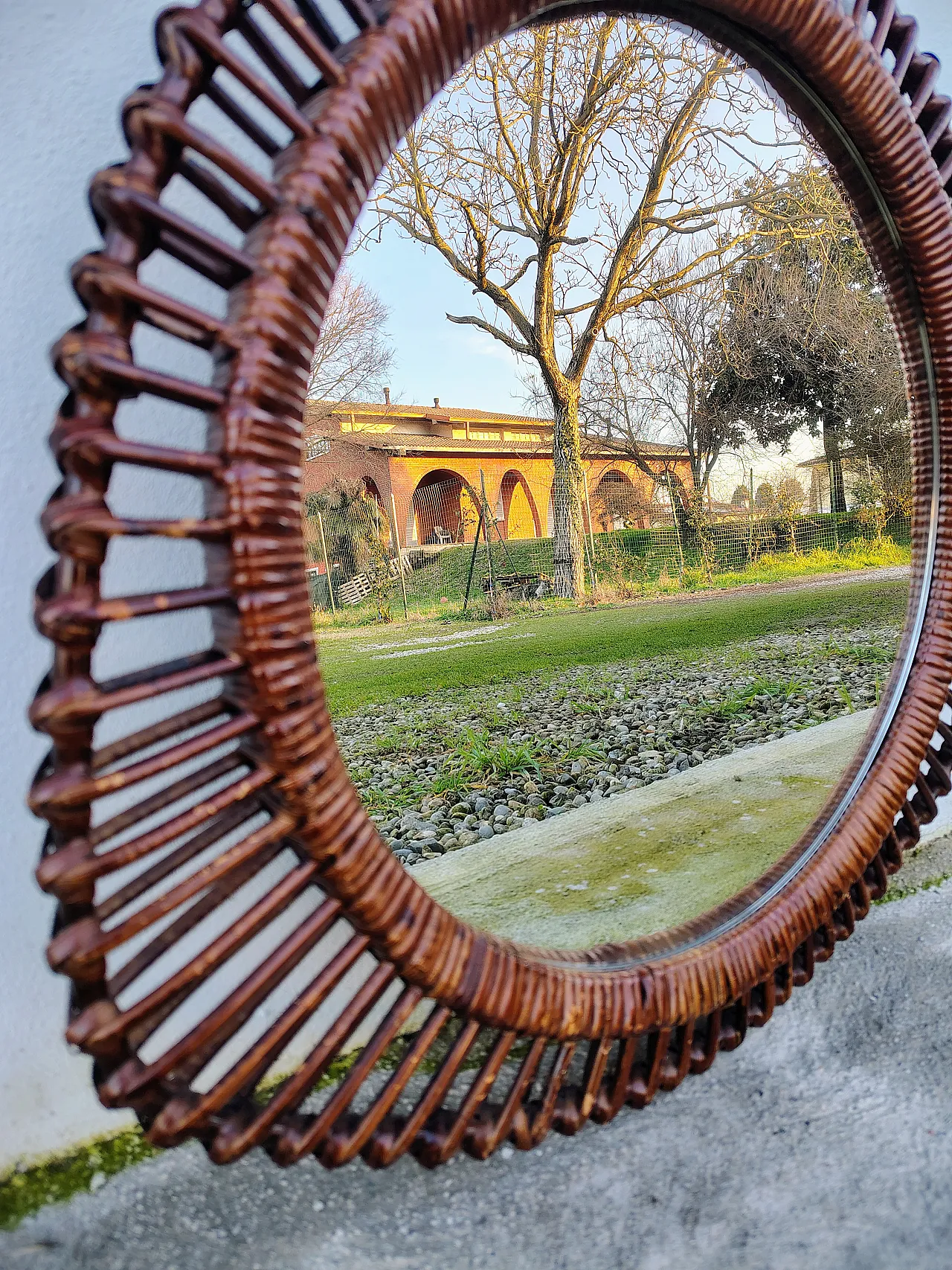 Specchio con cornice intrecciata atribuibile a Franco Albini, anni '60 2