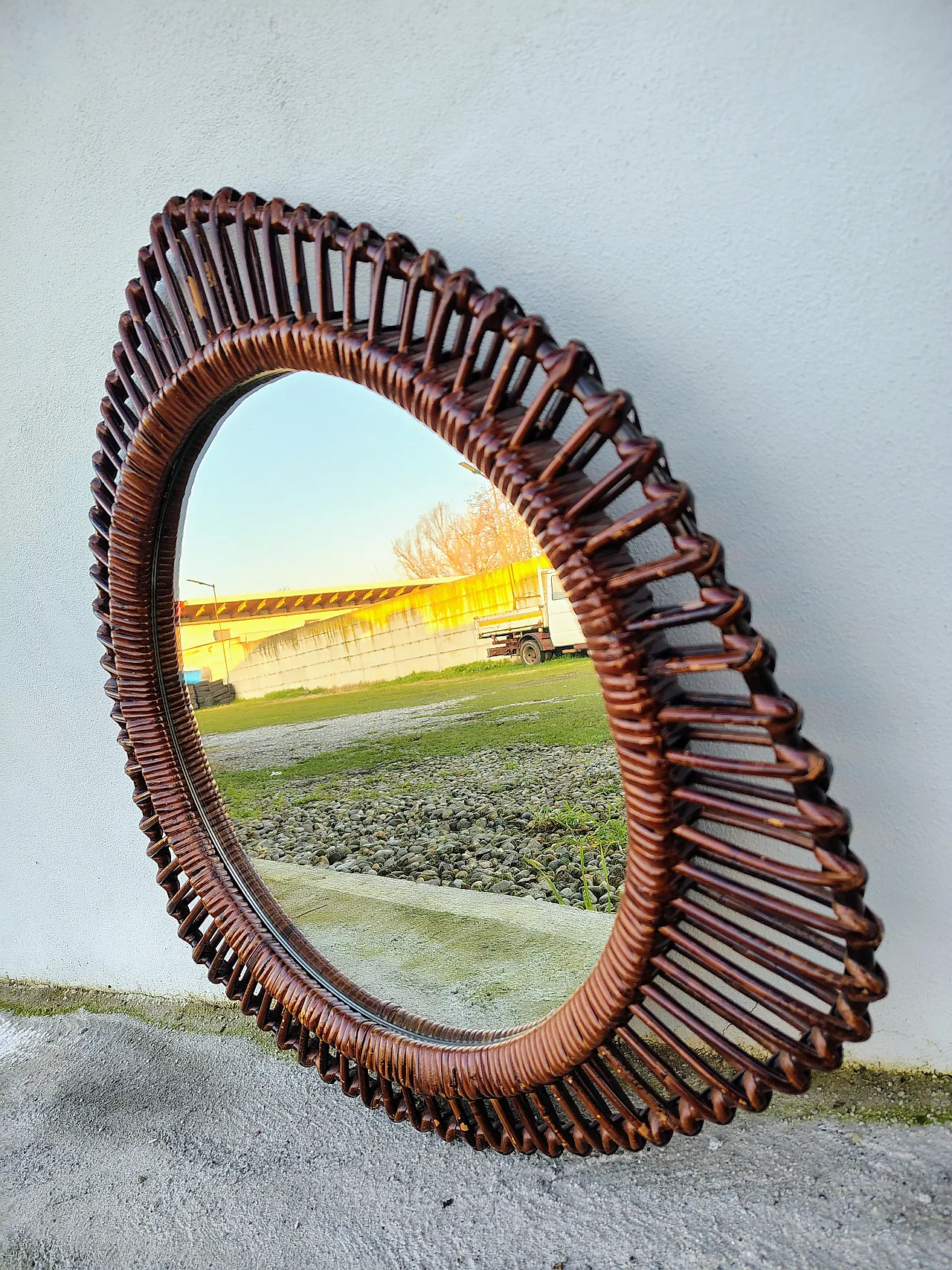 Specchio con cornice intrecciata atribuibile a Franco Albini, anni '60 7