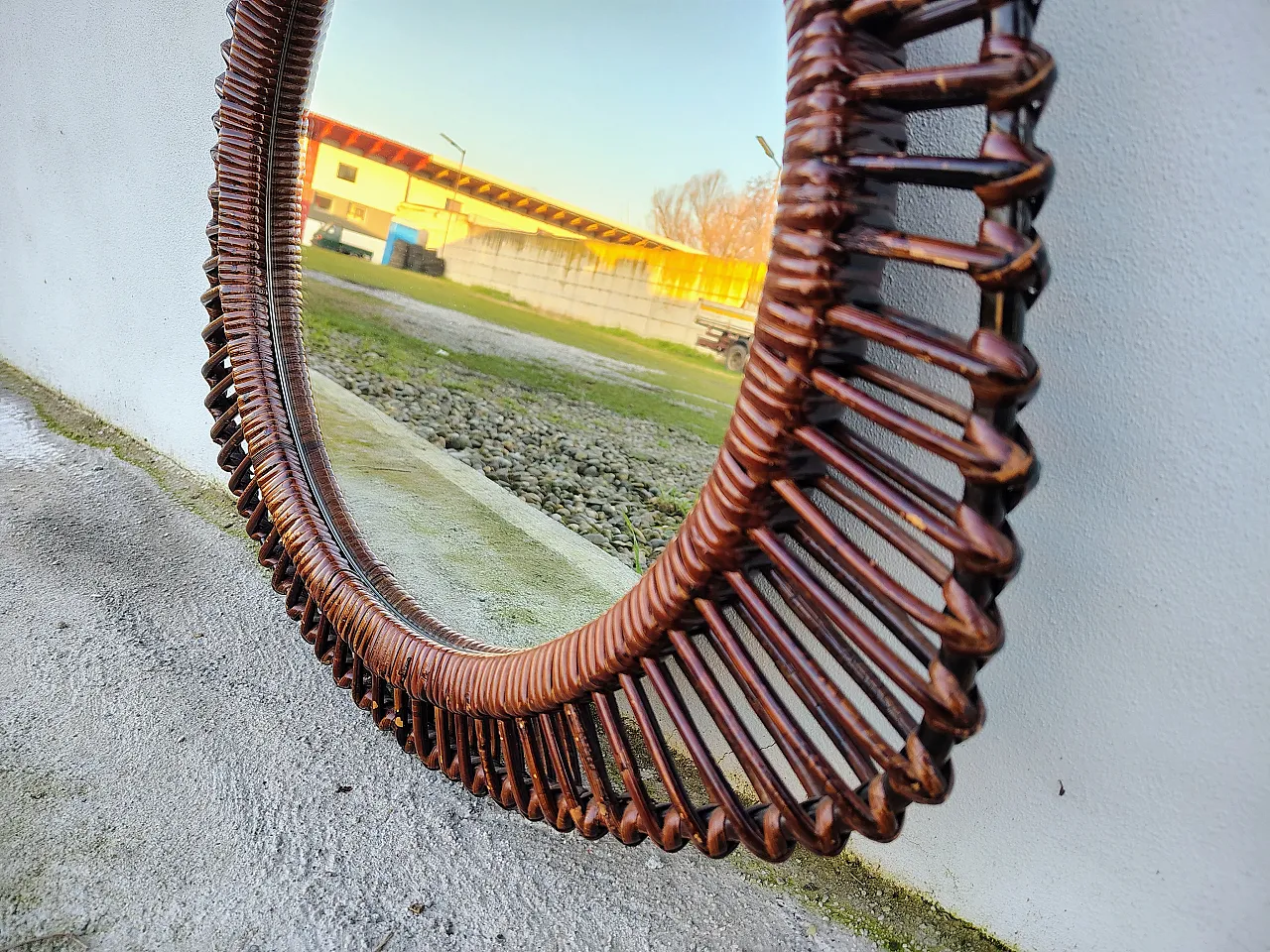 Specchio con cornice intrecciata atribuibile a Franco Albini, anni '60 8