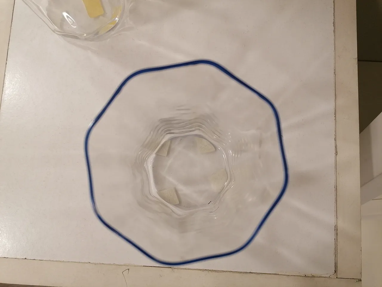 2 bicchieri in cristallo muranese filo blu di Carlo Moretti, anni '80 3