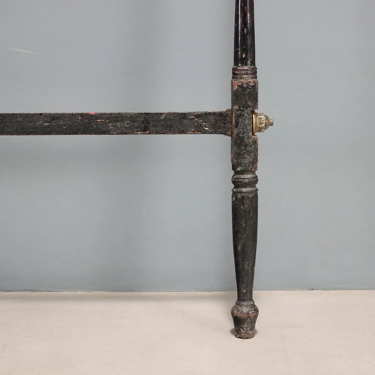 Black lacquered iron headboard, 19th century 10