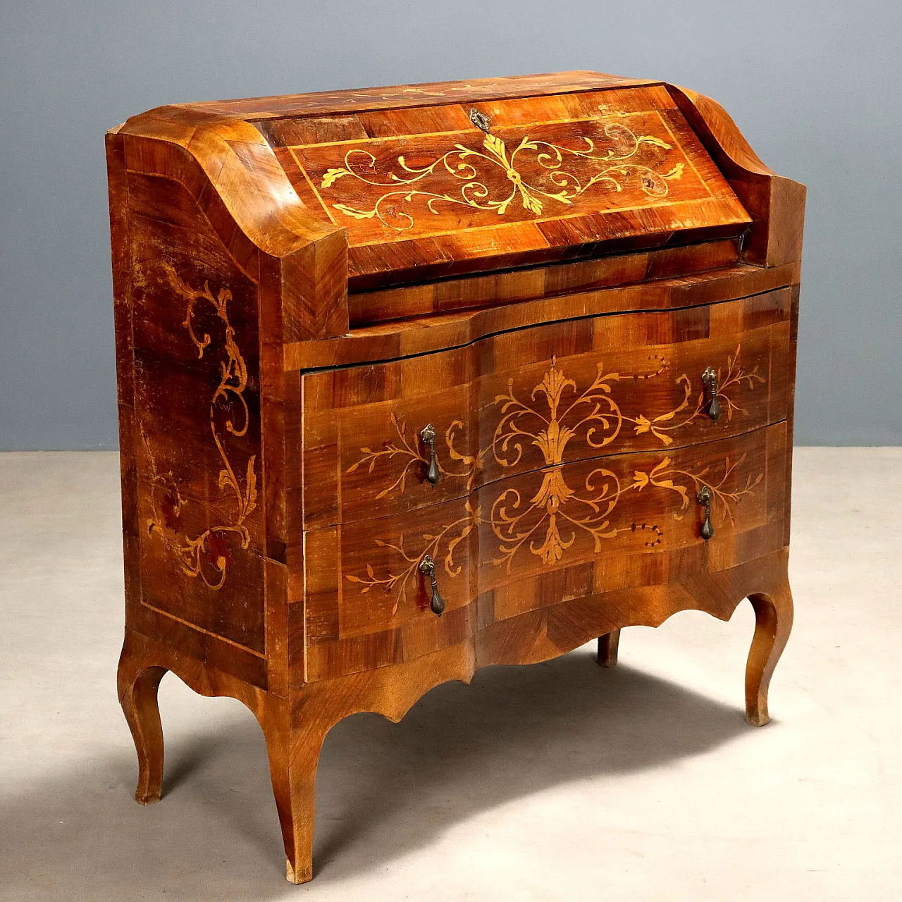 Walnut drop chest with maple fillets and inlays, 20th century 1