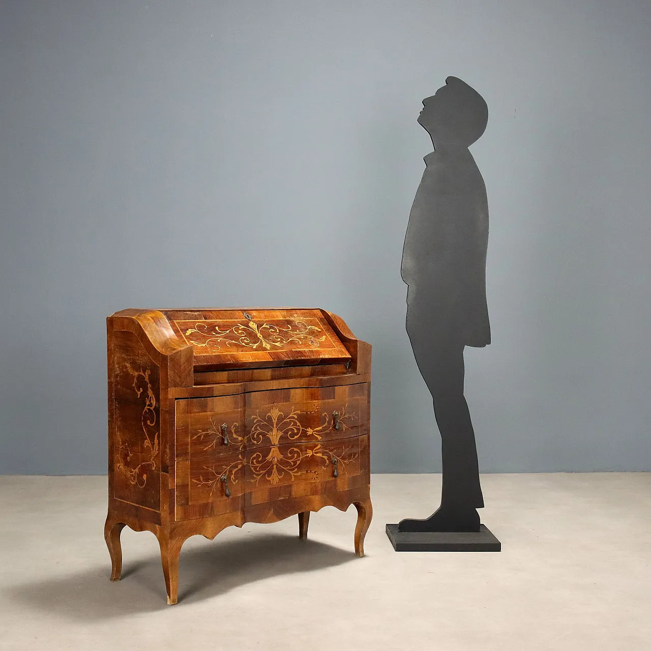 Walnut drop chest with maple fillets and inlays, 20th century 2