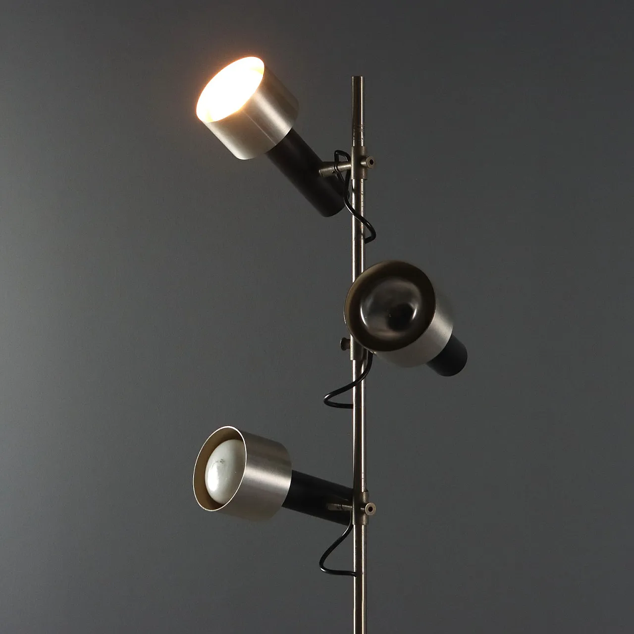 Lampada da terra a tre punti luce in alluminio e ferro, anni '60 5