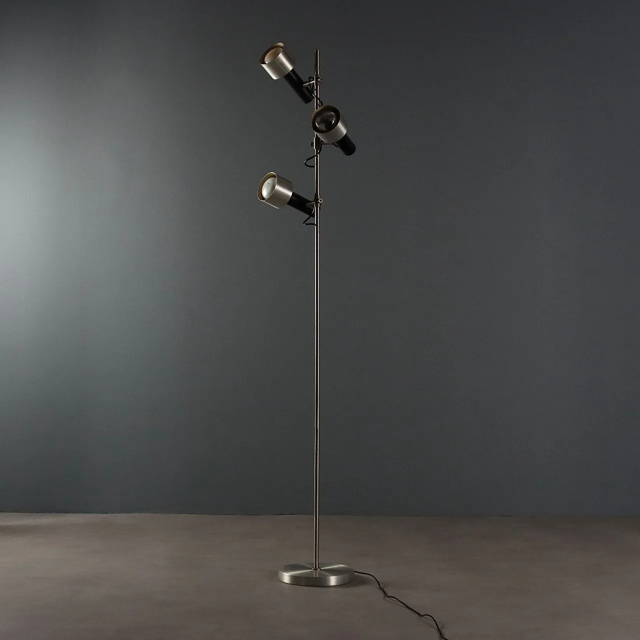 Lampada da terra a tre punti luce in alluminio e ferro, anni '60 6