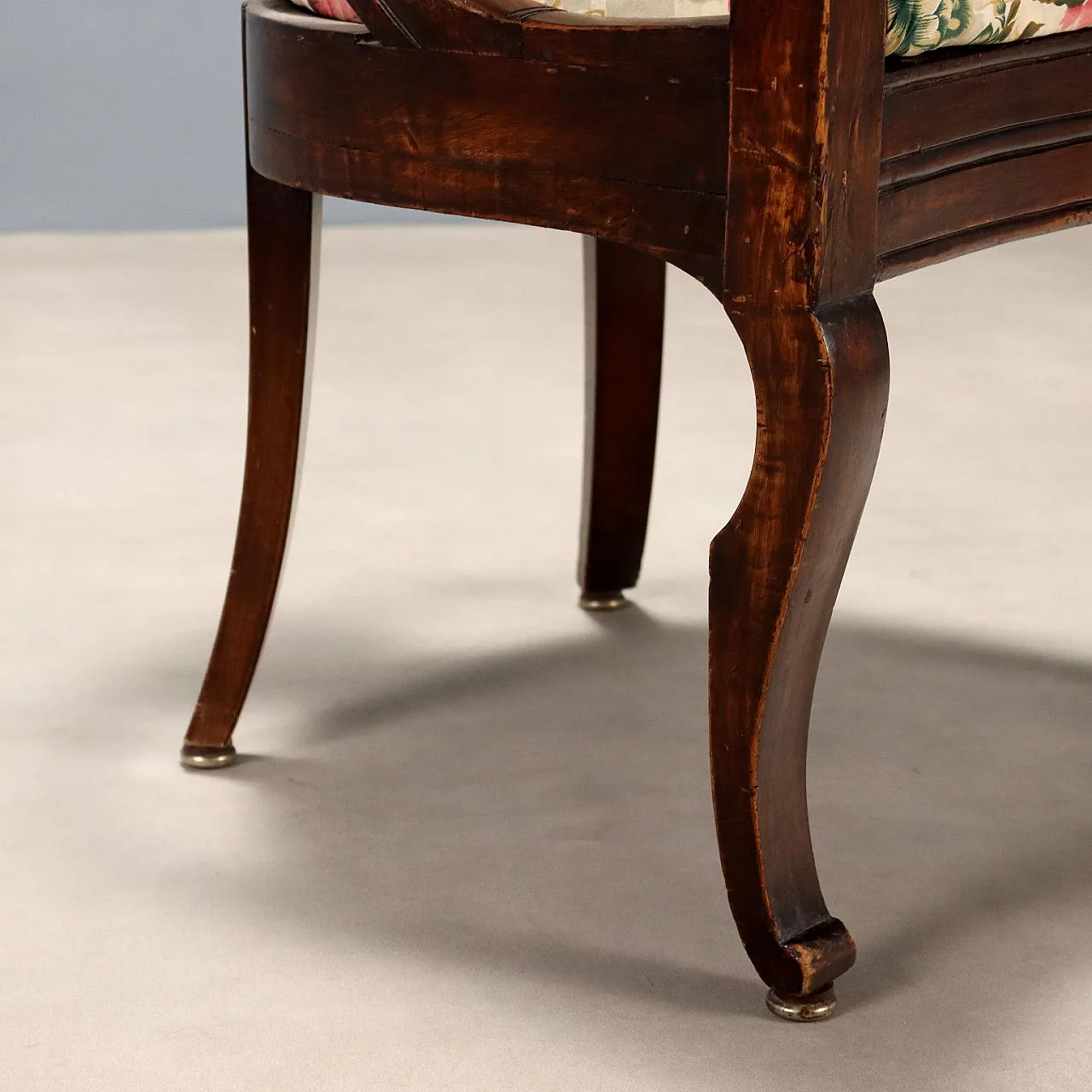 Poltrona Luigi Filippo in noce con cuscino sfoderabile, '800 6