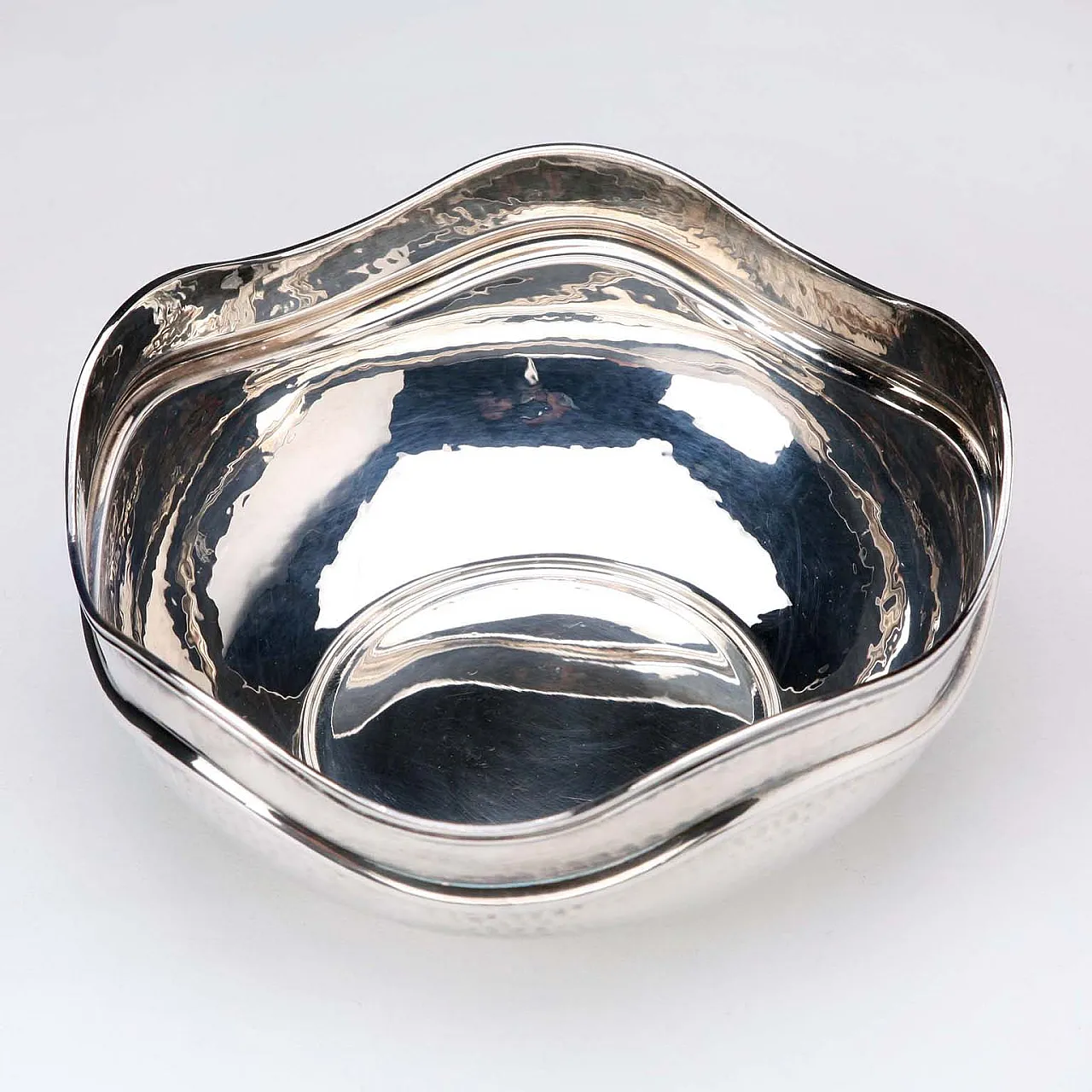 Ciotola in argento sbalzato a mano con bordo ondulato, '900 6