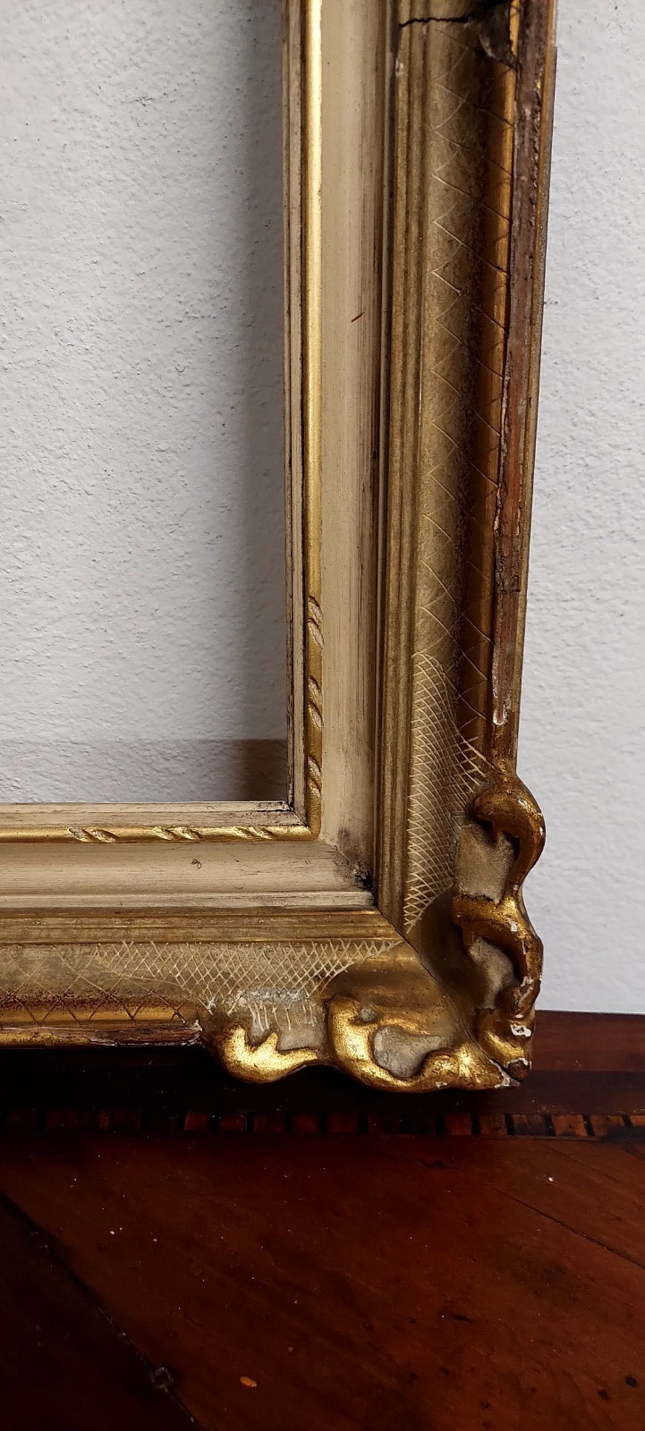 Lacquered and gilded wooden frame, early 20th century 4