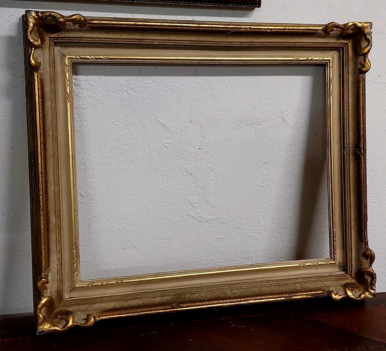 Lacquered and gilded wooden frame, early 20th century 11