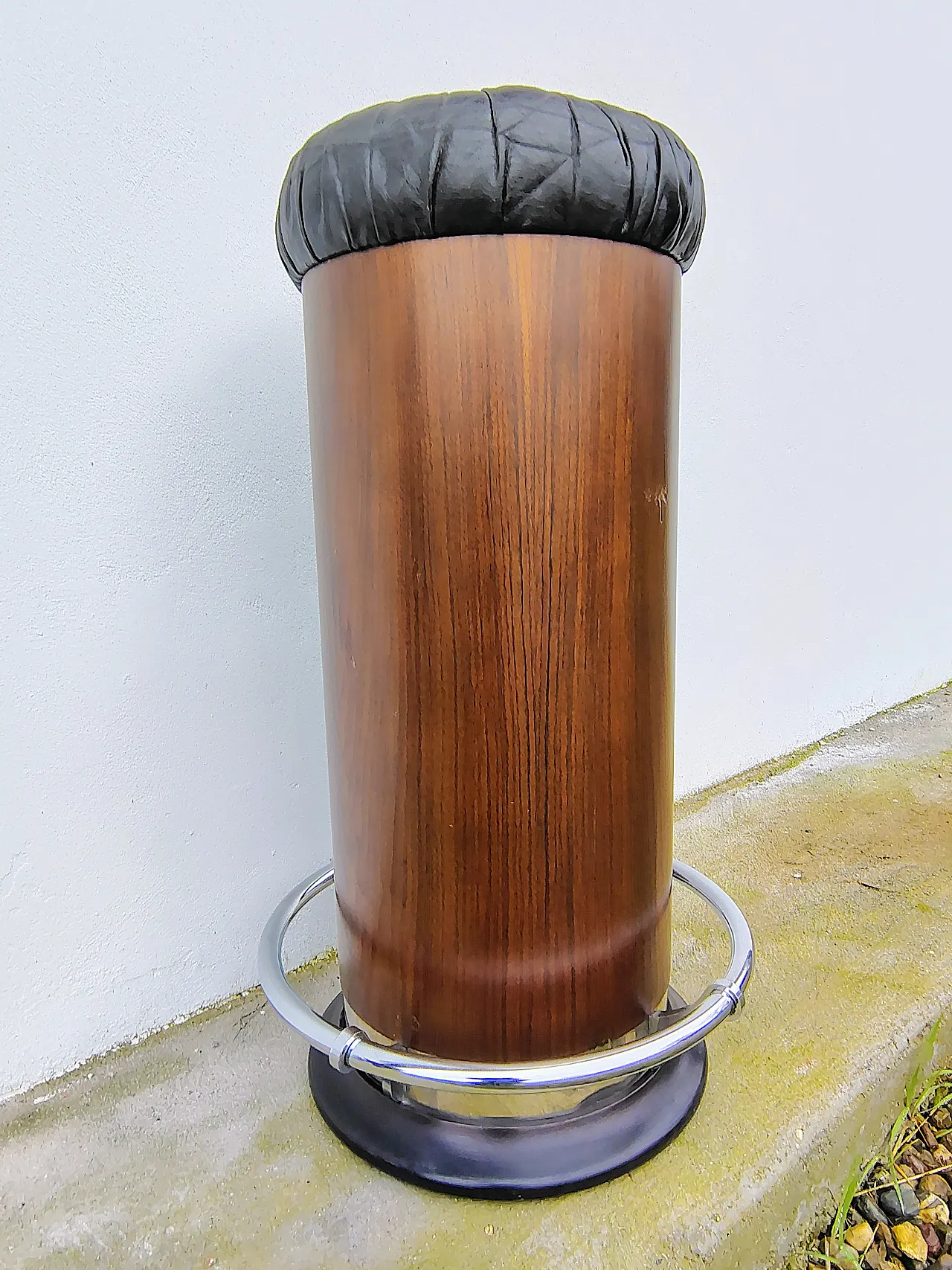 Mid-Century modern stool in leather, wood and chromed metal 1