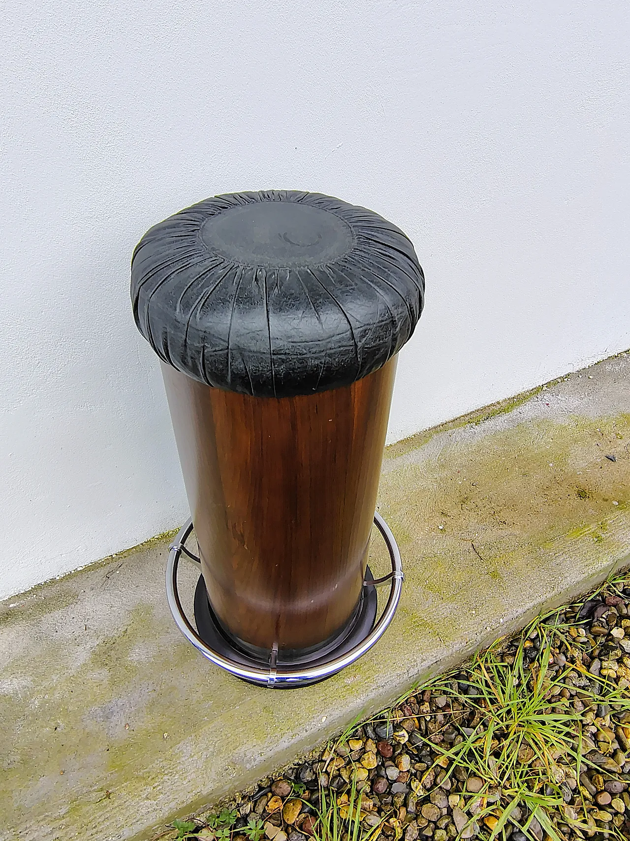 Mid-Century modern stool in leather, wood and chromed metal 2