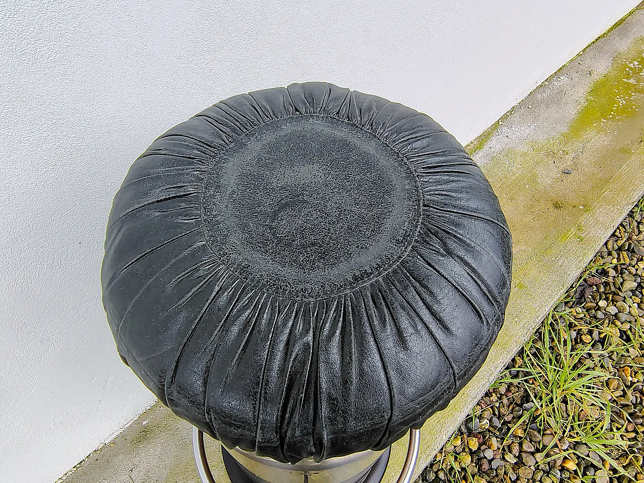Mid-Century modern stool in leather, wood and chromed metal 3