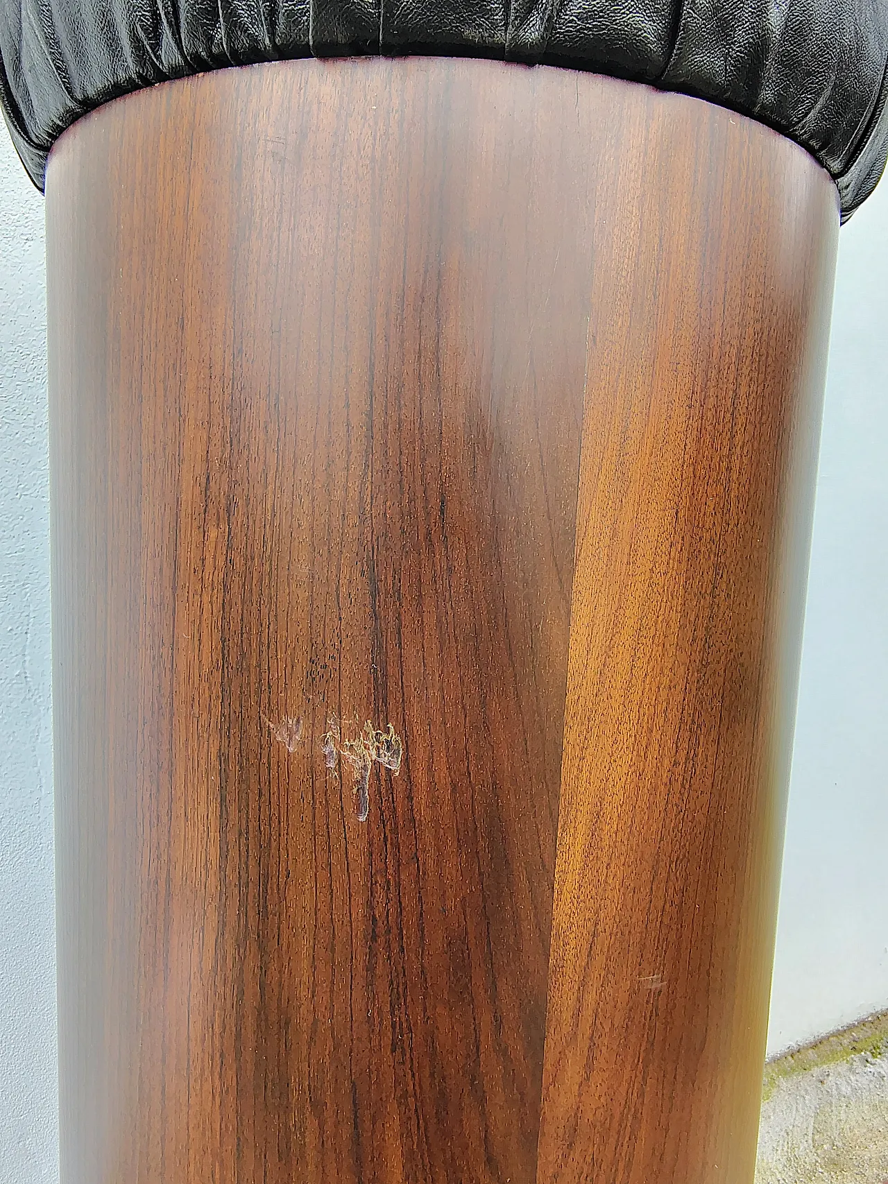 Mid-Century modern stool in leather, wood and chromed metal 4