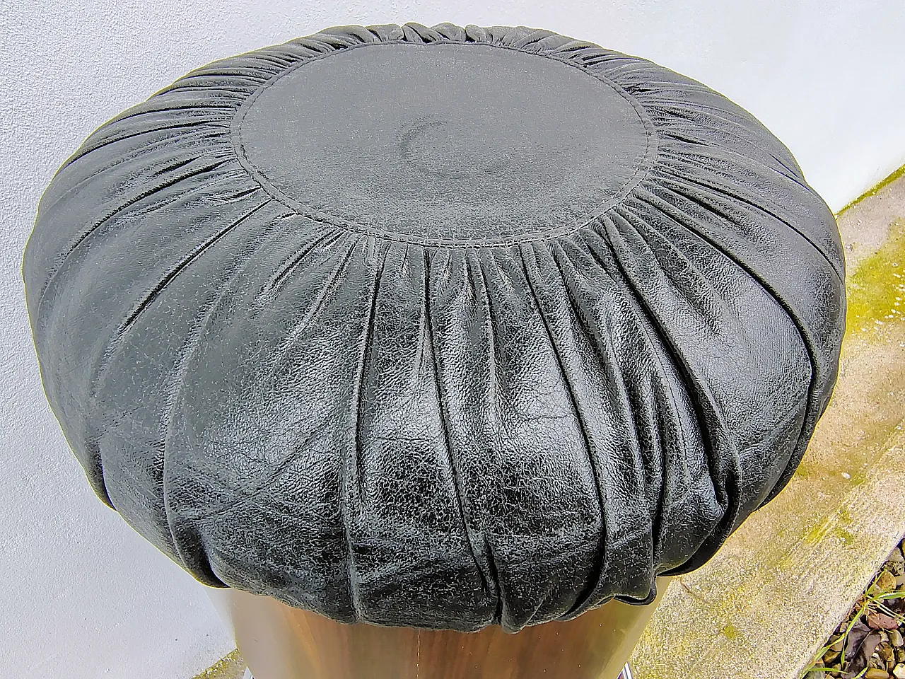 Mid-Century modern stool in leather, wood and chromed metal 9