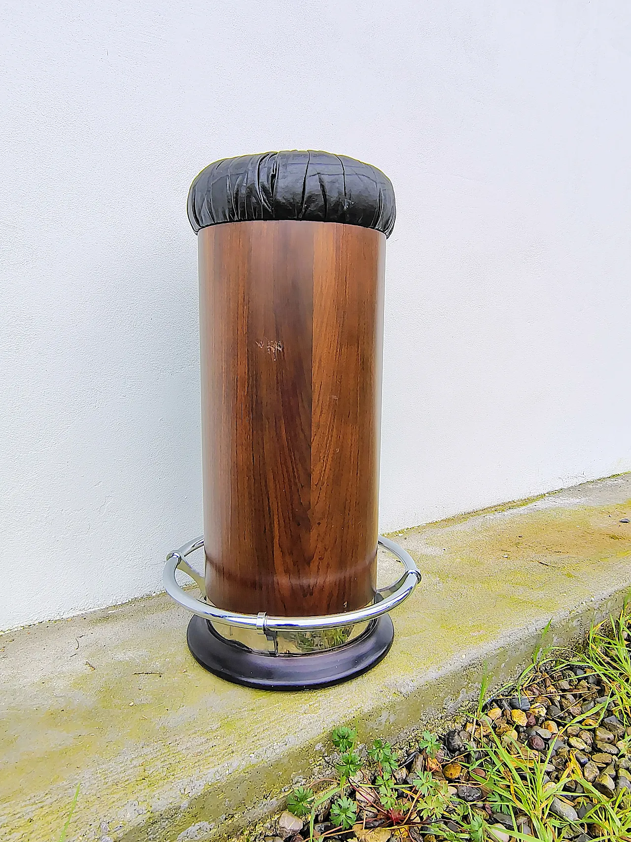 Mid-Century modern stool in leather, wood and chromed metal 11