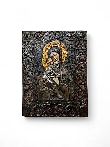 Icona sacra Madonna col Bambino in metallo sbalzato e inserti ceramici