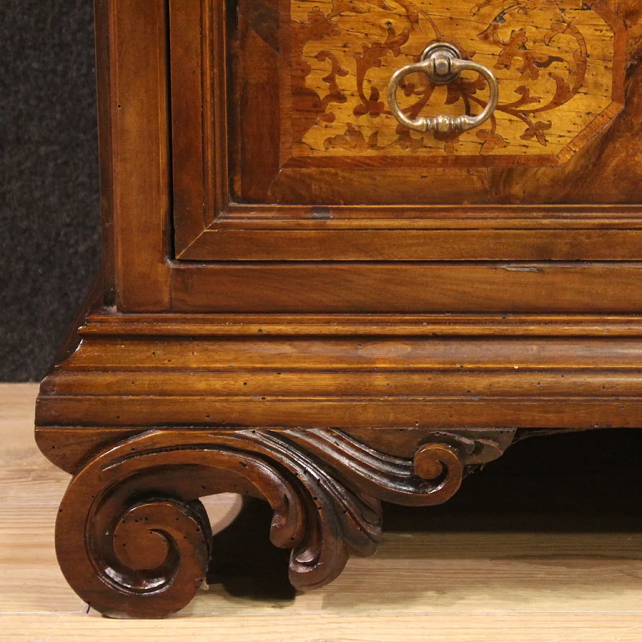 Cassettone intarsiato, '900 4