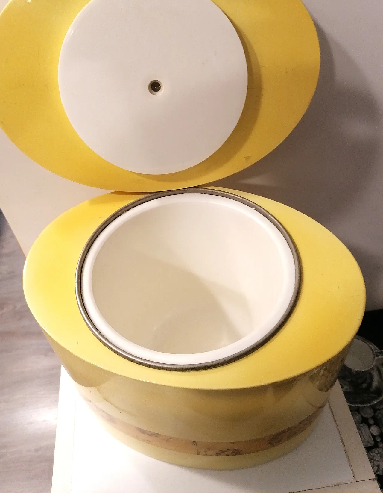 Ice bucket in lacquered wood and briar by Tommaso Barbi, 1970s 3