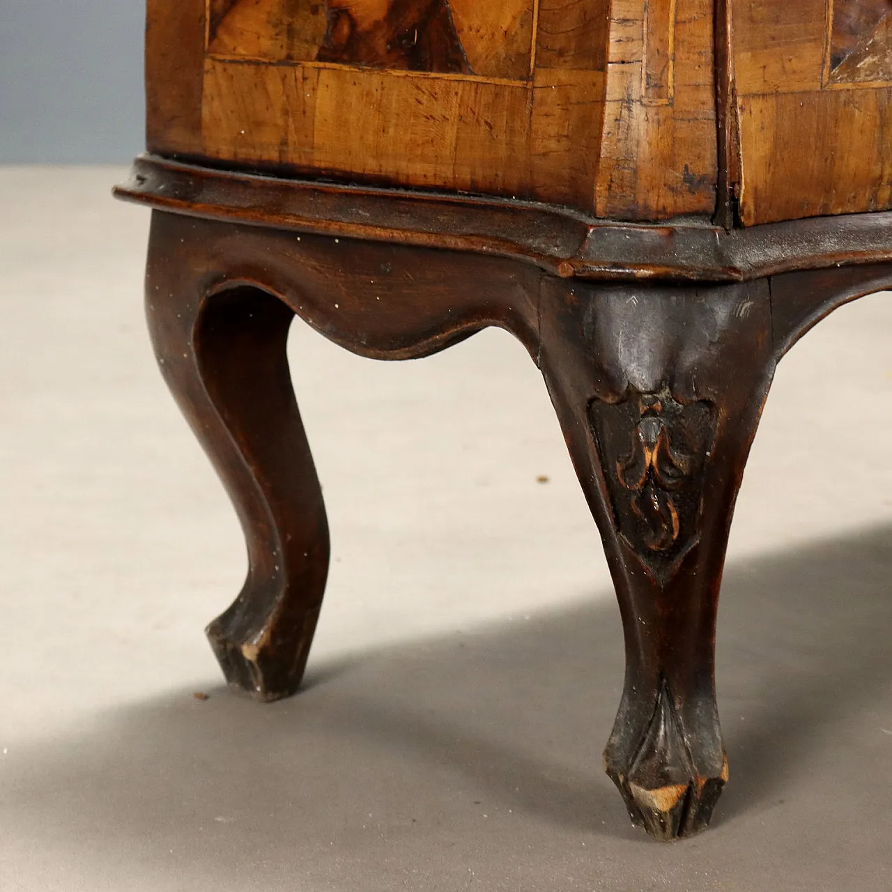 Cassettone in noce in stile tardo barocco, '900 6