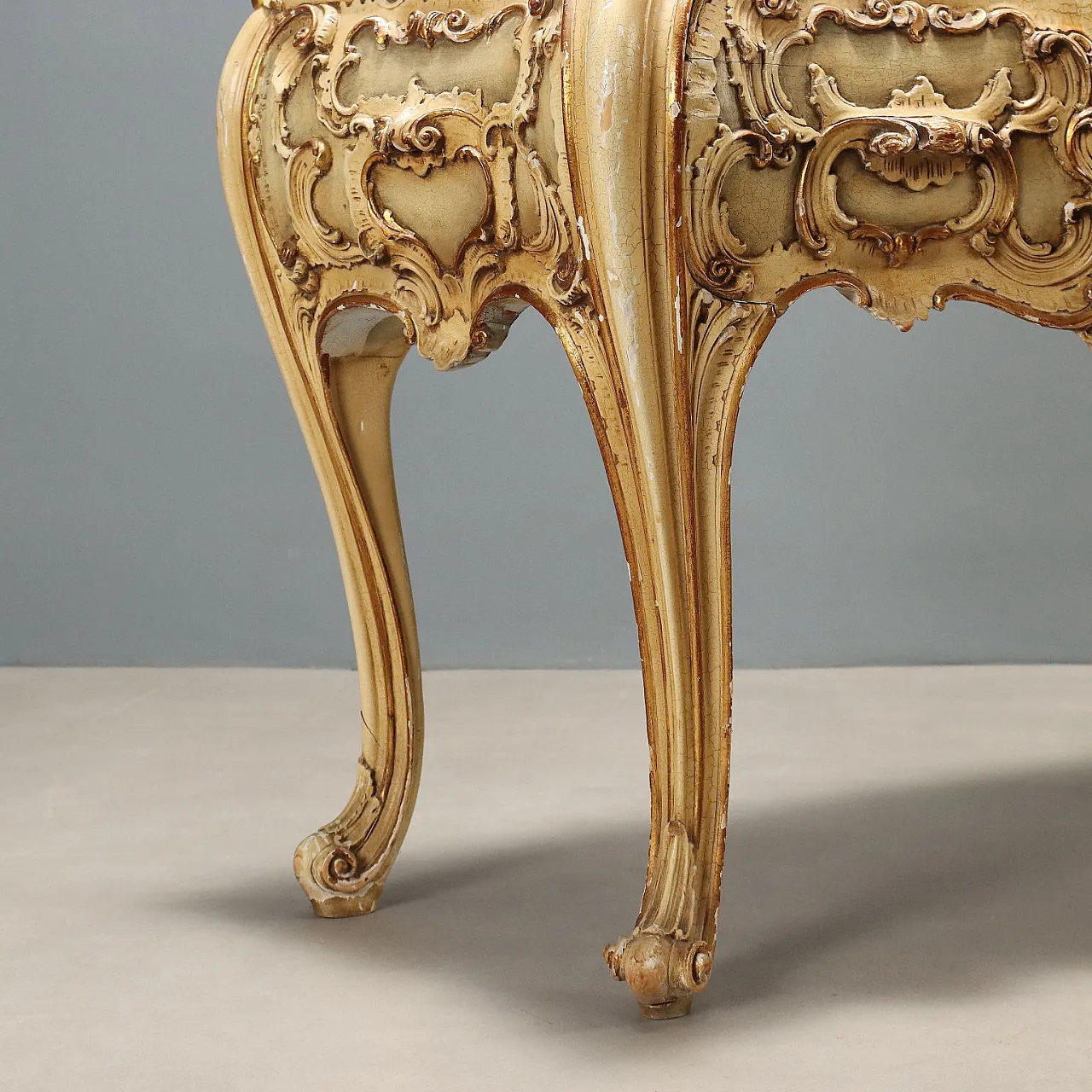 Cassettone in stile rococò a gambe alte, metà '900 7