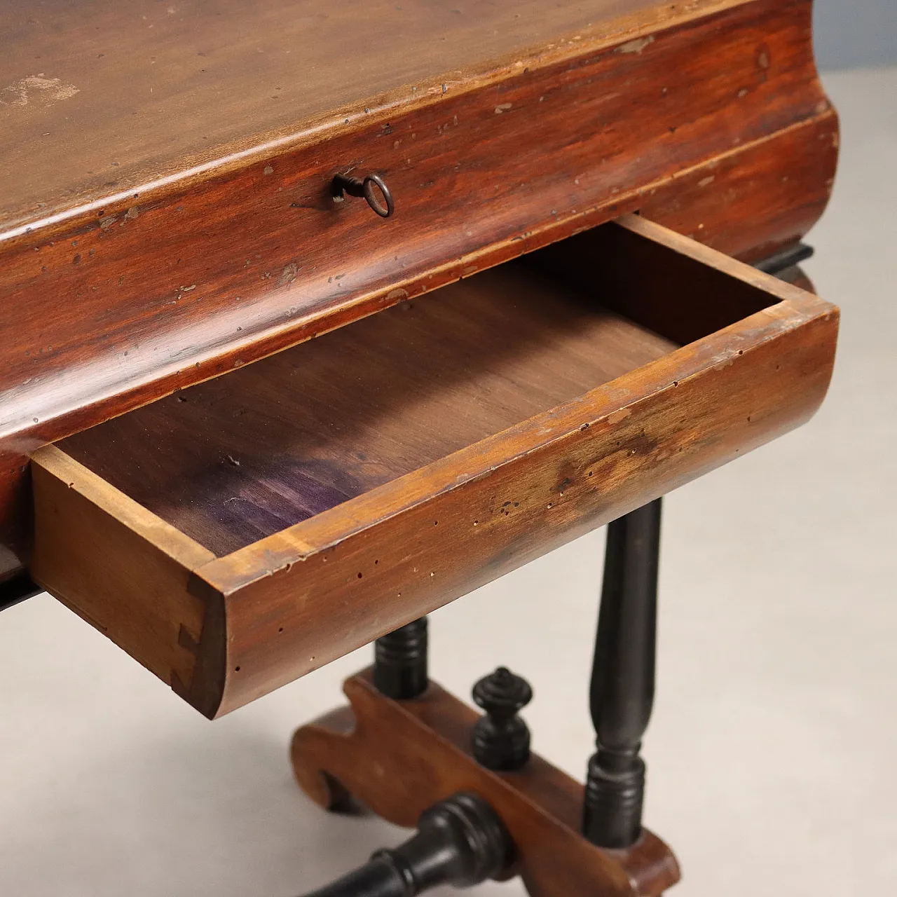 Tavolo da lavoro in pioppo tinto noce, fine '800 9