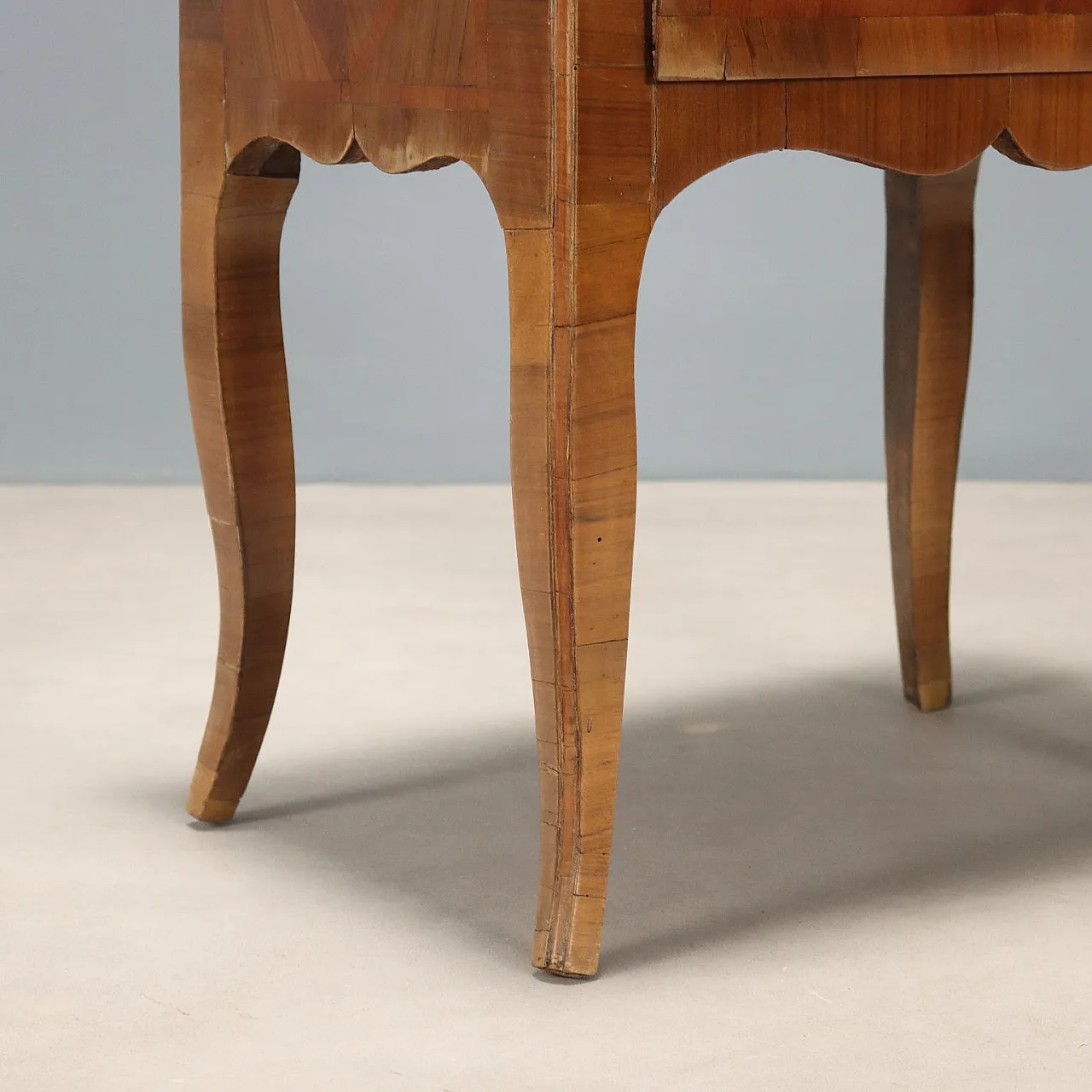 Comodino in noce tardo barocco, metà '700 5