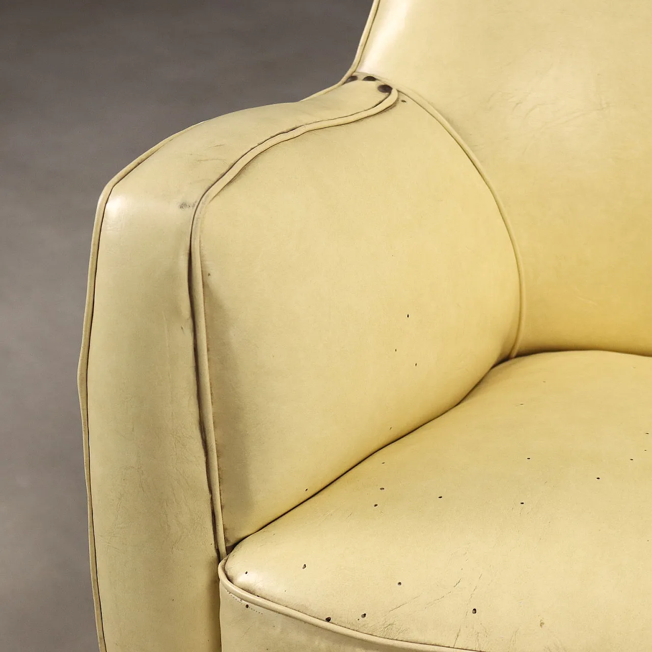 Coppia di poltrone in legno, vinile e ottone, '900 4