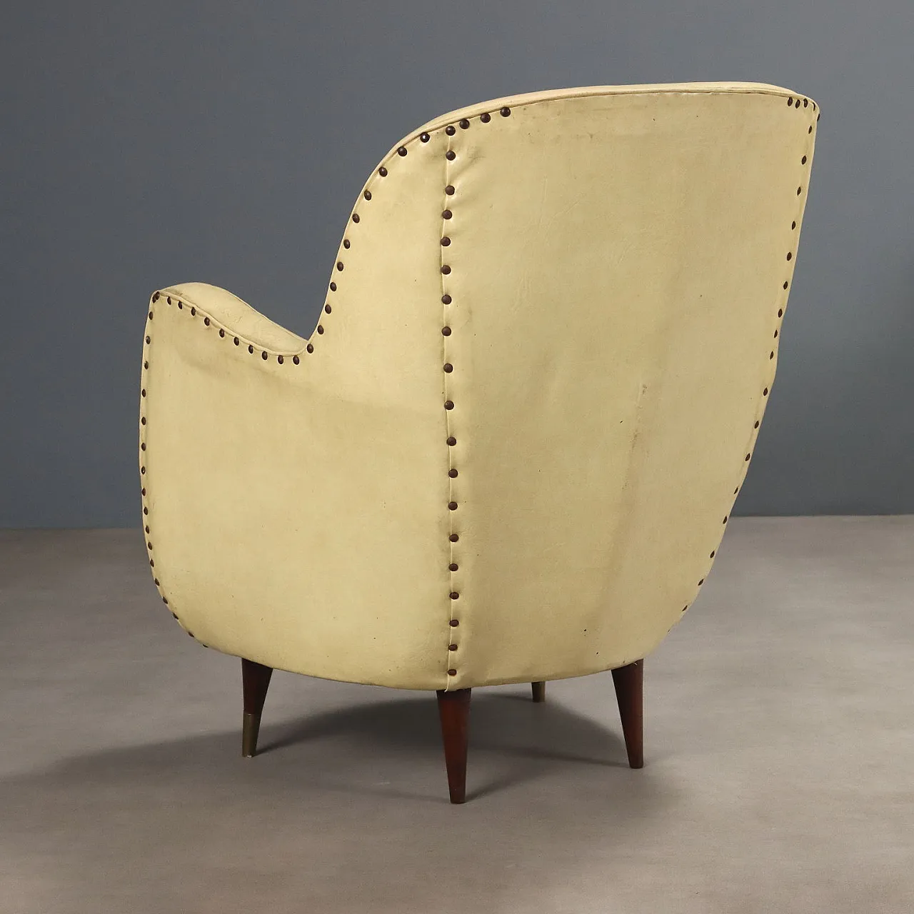 Coppia di poltrone in legno, vinile e ottone, '900 7