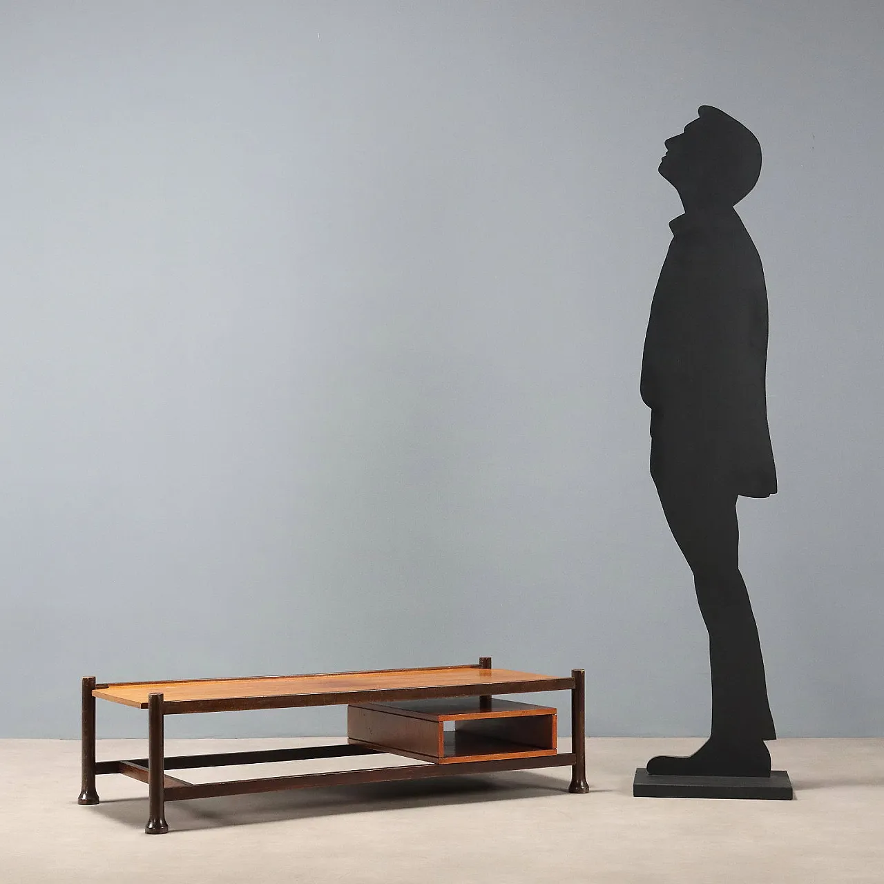 Tavolino legno massello e piano impiallacciato in legno esotico, '900 2