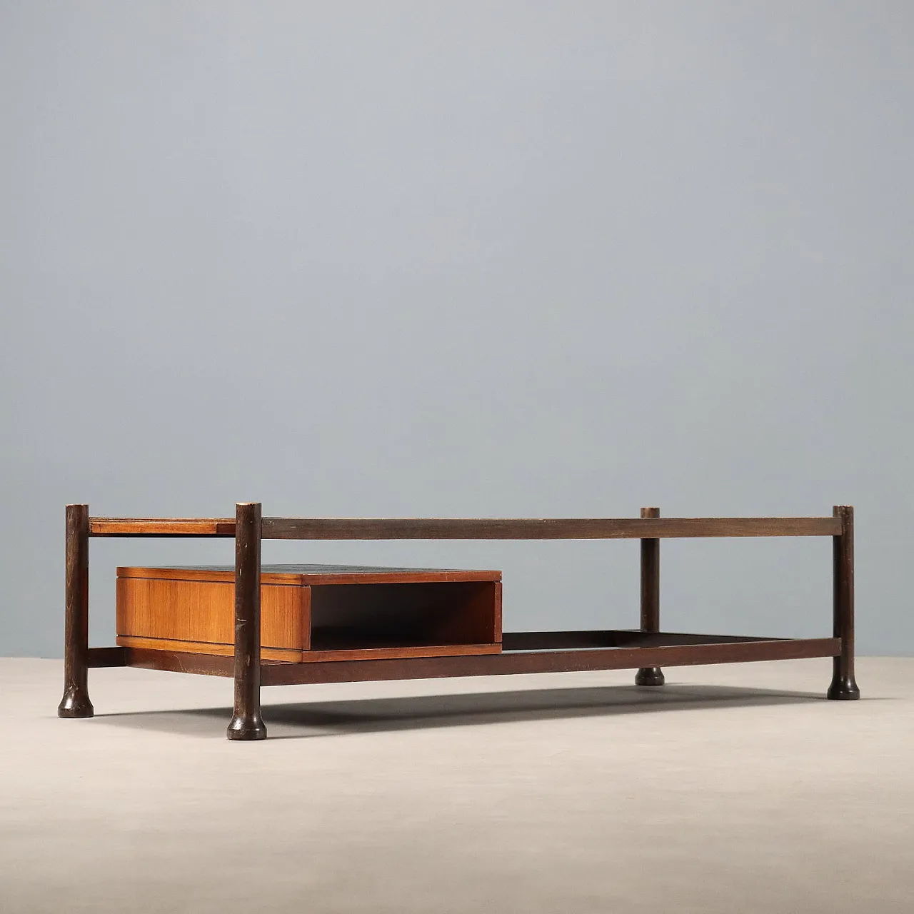 Tavolino legno massello e piano impiallacciato in legno esotico, '900 6