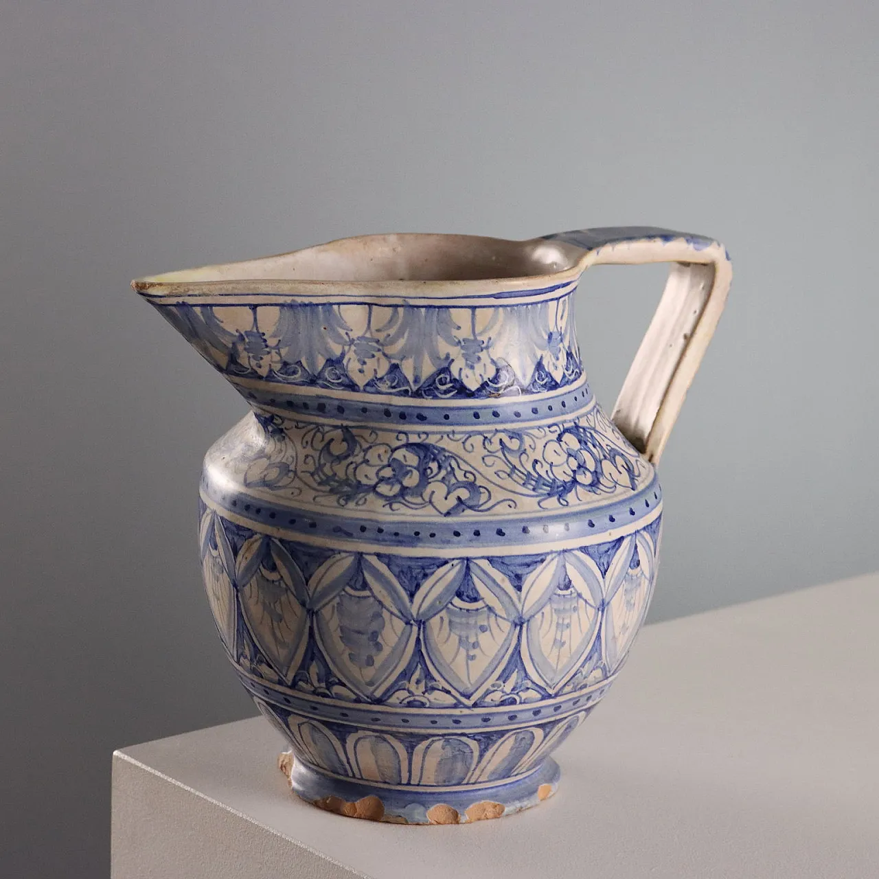 Flat handle majolica pharmacy pourer, 20th century 1